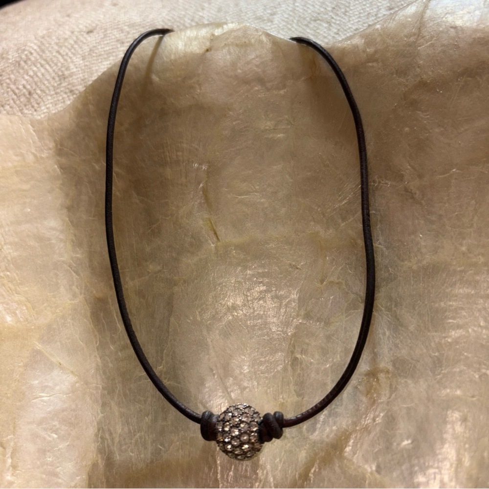 Elegant Brown Leather Necklace with Crystal Pendant - Picture 3 of 3